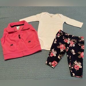 Carters™️ 3-Piece Winter 3-Month Babygirl Outfit.